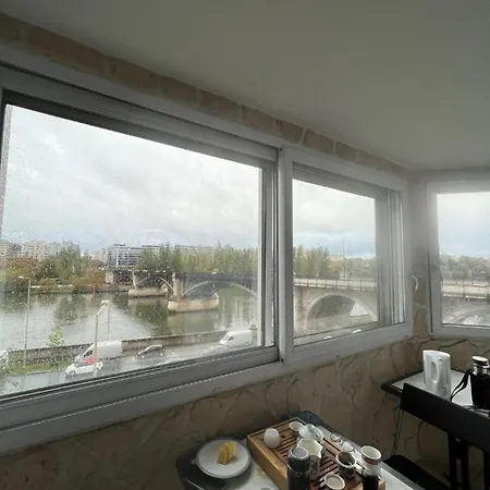 Riverview Frühstückspension Courbevoie